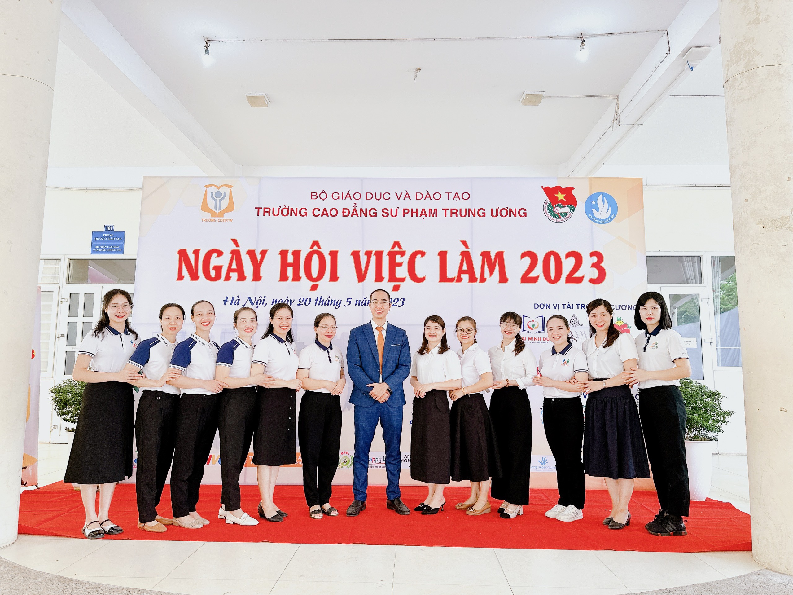 z4360288976904_9c8c2775e5da325c72beb9a3fa21f794