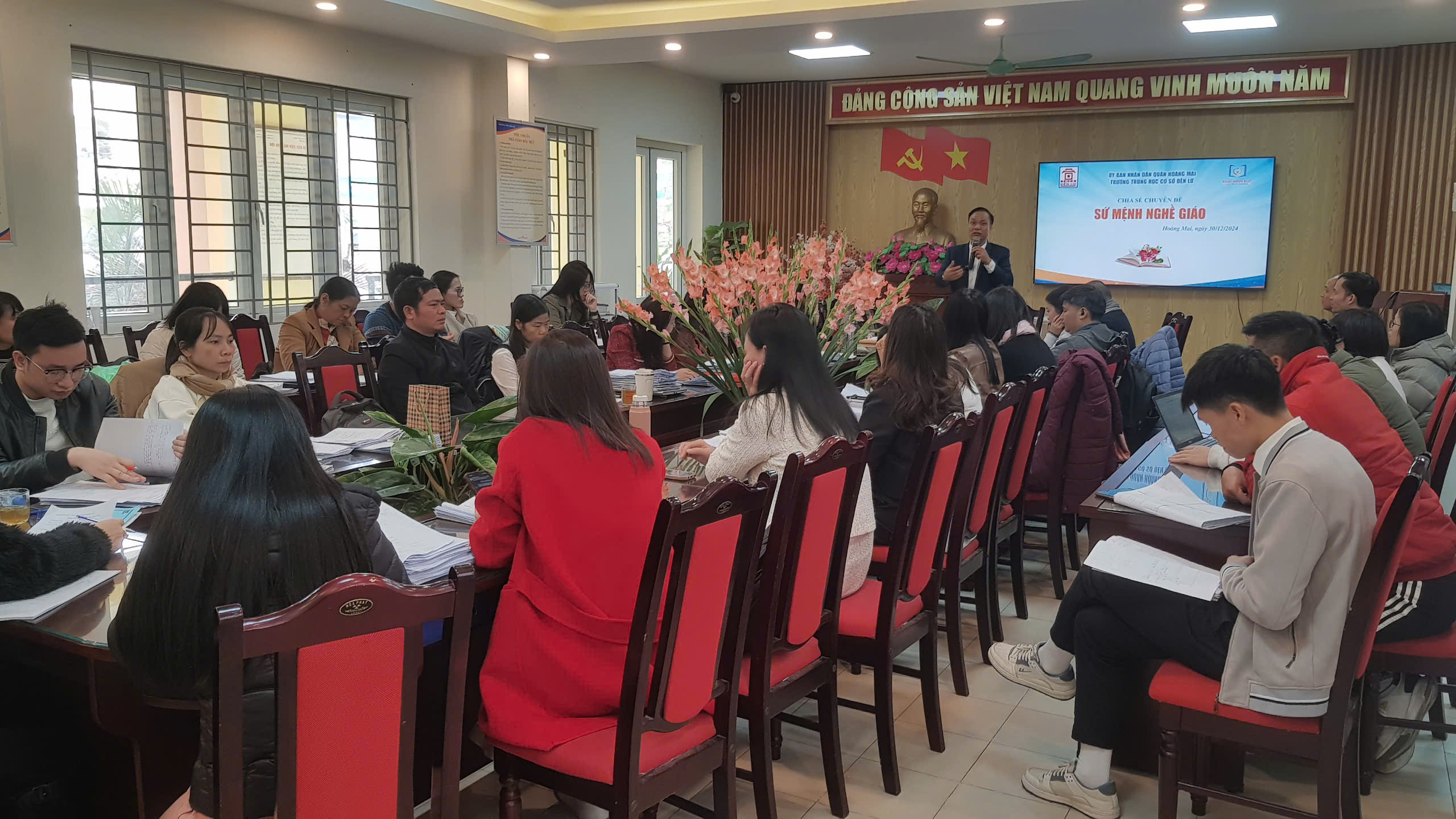 z6179613742570_70f35f3ab00e0a0bb62b69793797573a